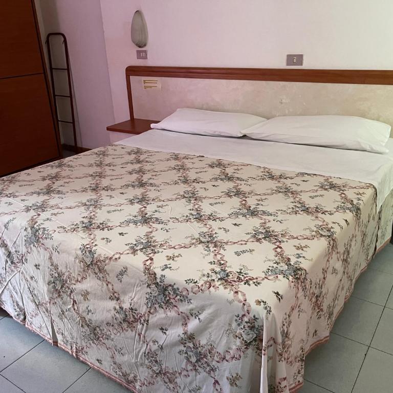 HOTEL ZUCCONI - Camera Matrimoniale - 1