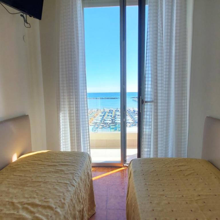 Miomar Beach Hotel - Camera Quadrupla con Vista Mare - 9