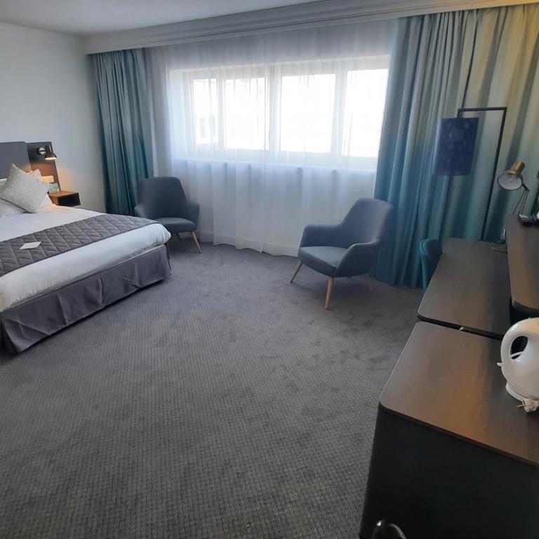 Holiday Inn Calais - Centre Car Ferry by IHG - Chambre Lit Queen-Size Premium - Vue sur Mer - 1