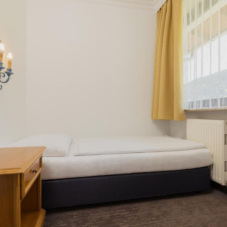 Hotel Tauernhof I Zell am See-Kaprun Sommerkarte inklusive - Dreibettzimmer mit Aussicht - 3