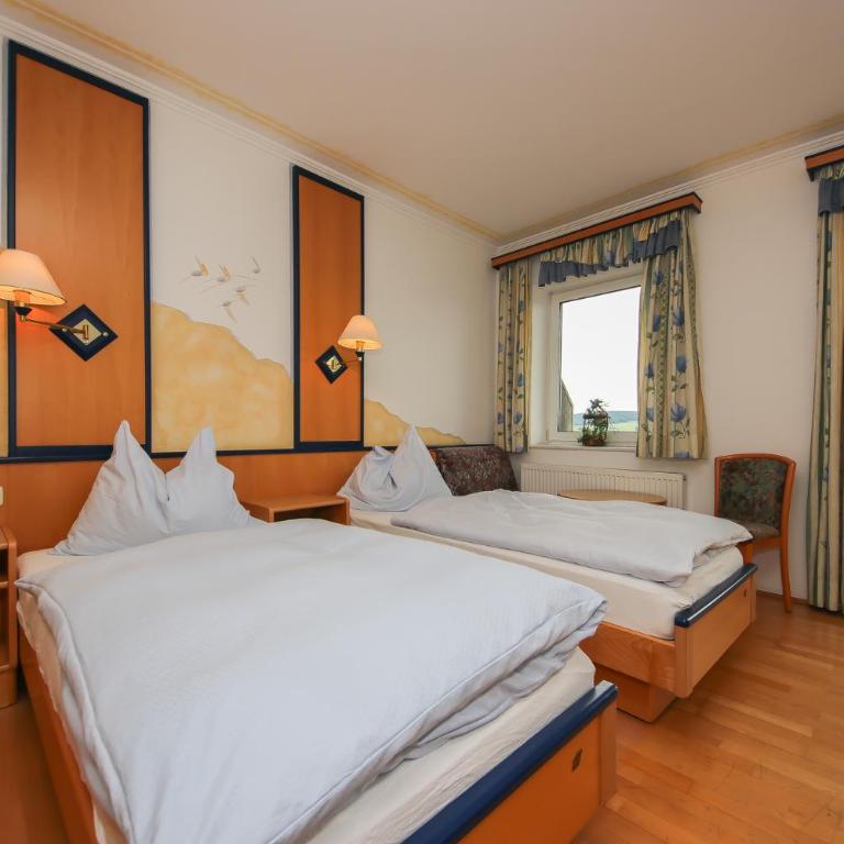 Landgasthof Franz Josef - Standard Twin Room with Sofa - 2