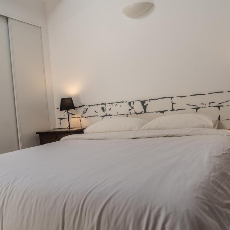 Duplex Street-Art Centre-Ville Netflix Disney by Rentabao - Duplex Apartment - 10