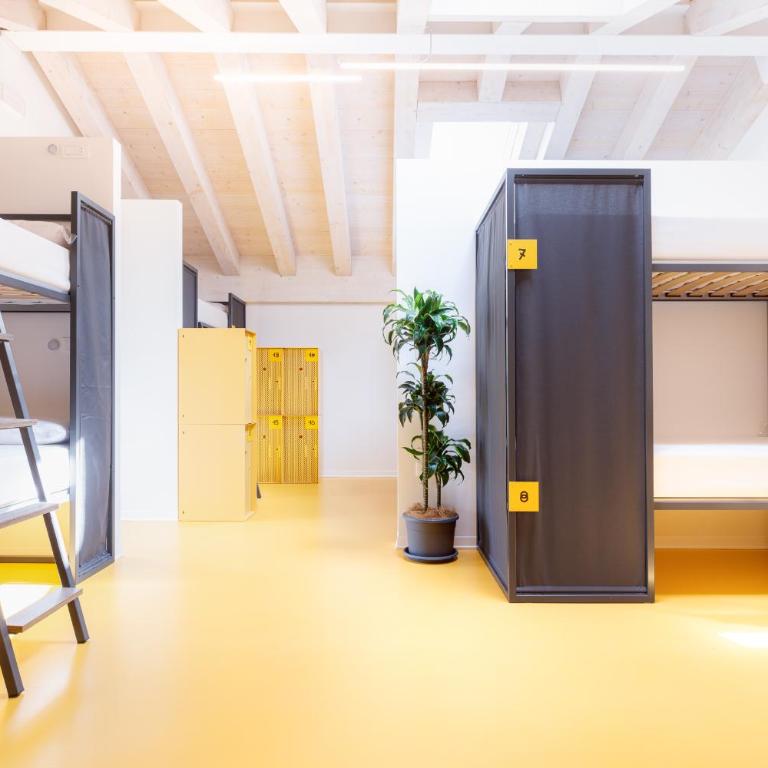 Nomad Hostel - Etagenbett im gemischten 14-Bett-Schlafsaal - 3