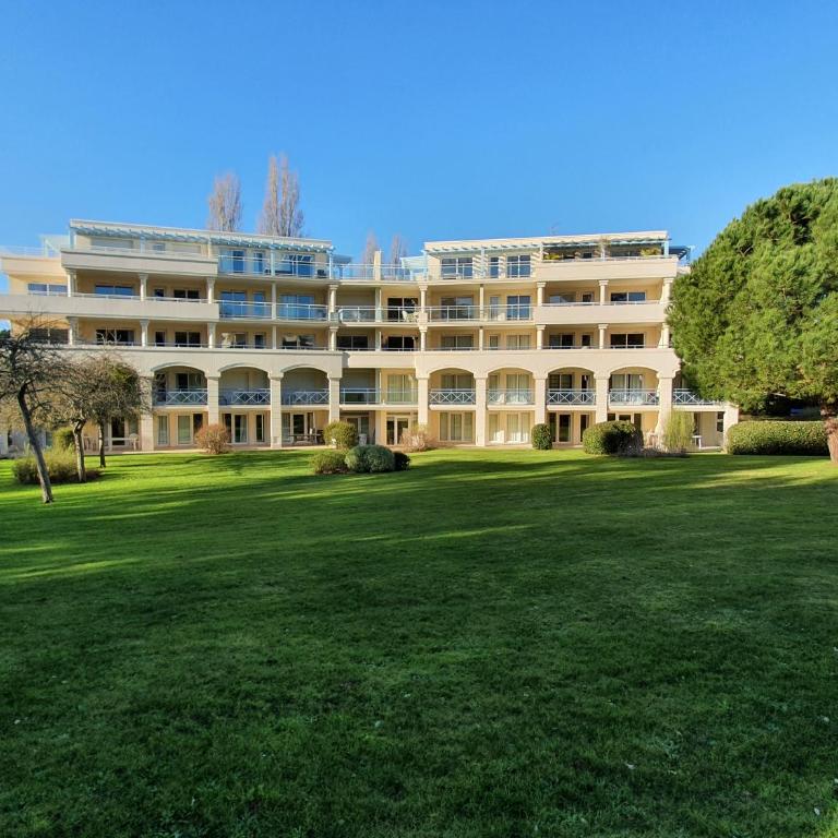 Appartement avec grande terrasse dans un magnifique parc à 5 minutes de la plage - Appartement 2 Chambres - 5