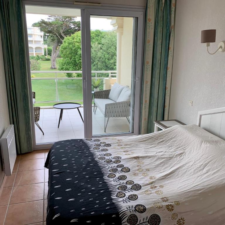 Appartement avec grande terrasse dans un magnifique parc à 5 minutes de la plage - Appartement 2 Chambres - 7