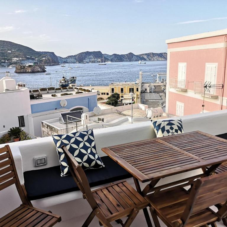 Immobiliare Turistcasa - Corso Umberto 111 - Appartamento con Vista Mare - 1