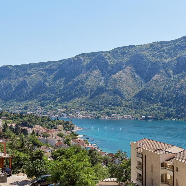 Apartment 13 With Amazing Sea View - Two-Bedroom Apartment with Sea View - 1
