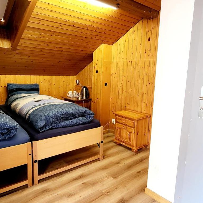 Hotel Tell and Apartments - Zweibettzimmer mit Balkon - 4