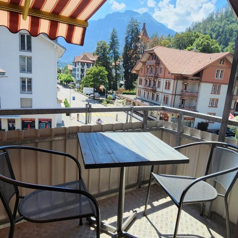 Hotel Tell and Apartments - Zweibettzimmer mit Balkon - 1