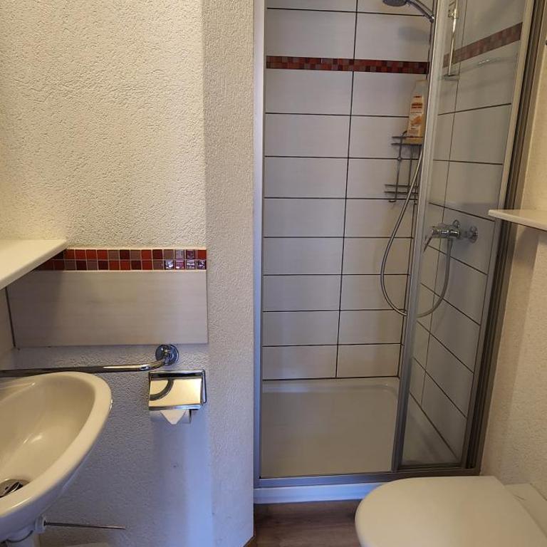 Hotel Tell and Apartments - Zweibettzimmer mit Balkon - 3
