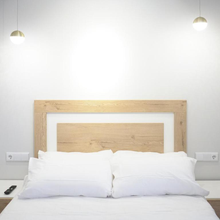 APARTAMENTOS LA FLORA BURGOS todos con aire acondicionado y ascensor - Estudio con balcón - 3