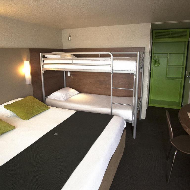 Campanile Bourges Nord - Saint-Doulchard - Chambre Quadruple Standard - 2
