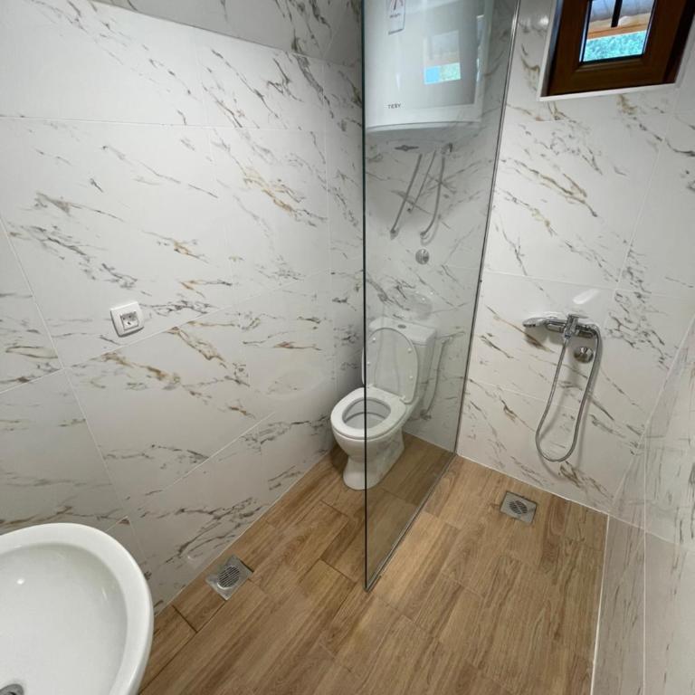 Underwoods_chill - One-Bedroom Chalet - 9