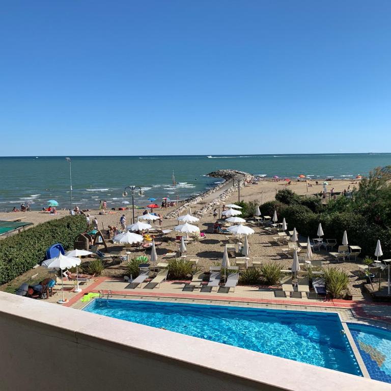 Eurobeach Residence - Studio with Balcony and Front Sea View - 5