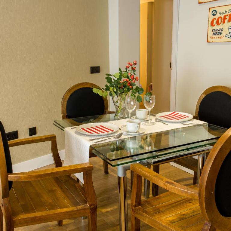 AB Apartamentos Museum - Apartamento de 1 dormitorio con balcón - 2