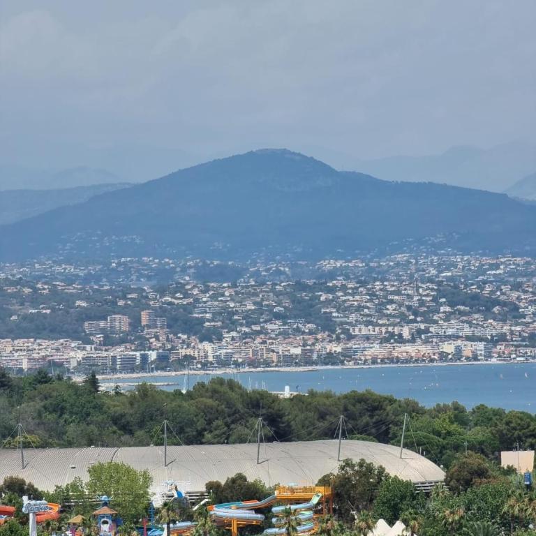 LUXURY APPARTEMENT Vue MER PANORAMIQUE - Appartement - Vue sur Mer - 12
