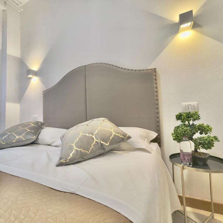 Vitti's Home Verona 3 - Camera Quadrupla con Bagno - 1