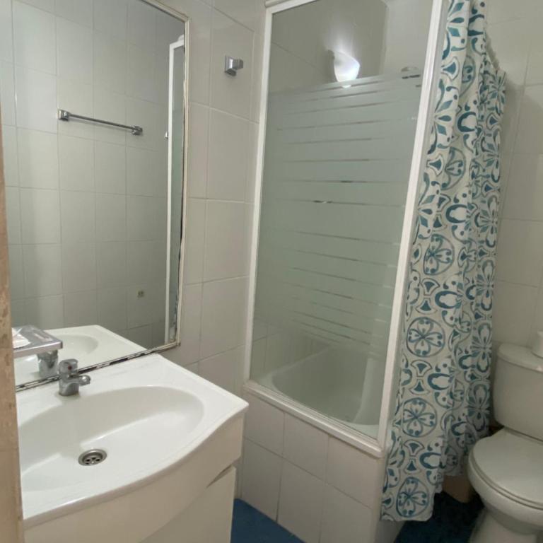 Intimo Hotel Miraflores - Habitación Cuádruple con baño privado - 1
