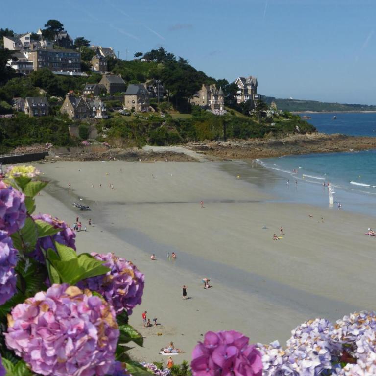 Holiday Home in Perros-Guirec near Beaches - Casa Vacanze con 4 Camere da Letto - 33