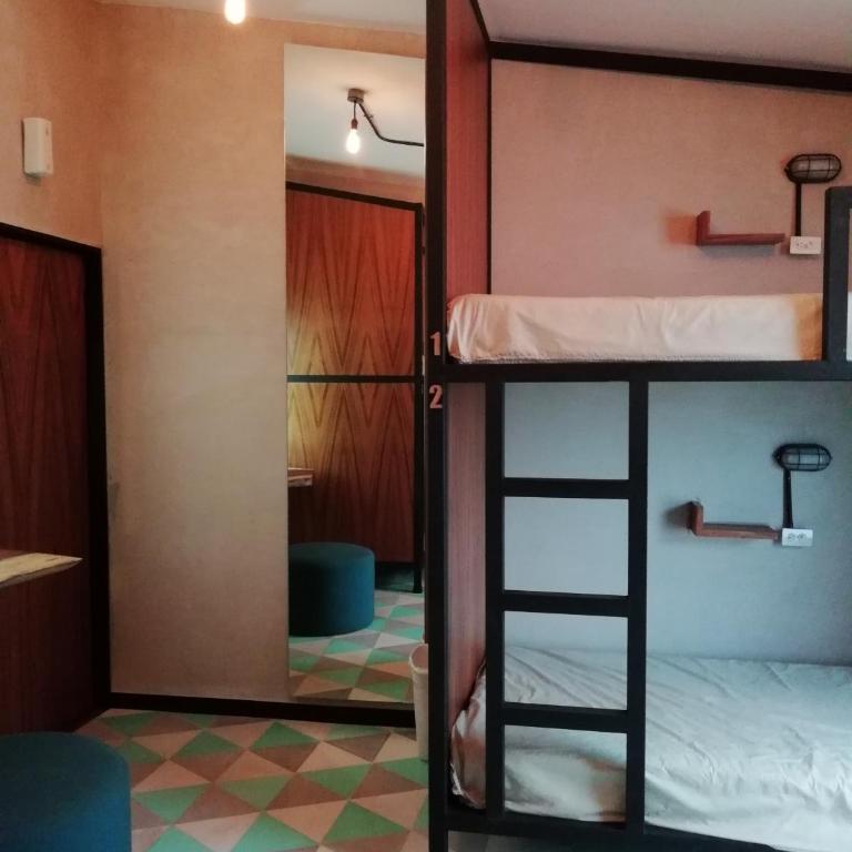 Moloch Hostel & Suites - 6-Bed Mixed Dormitory Room - 1