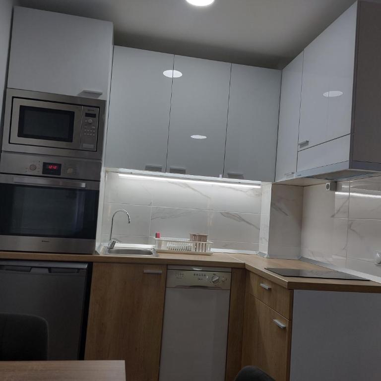Sofija Lux - One-Bedroom Apartment - 11