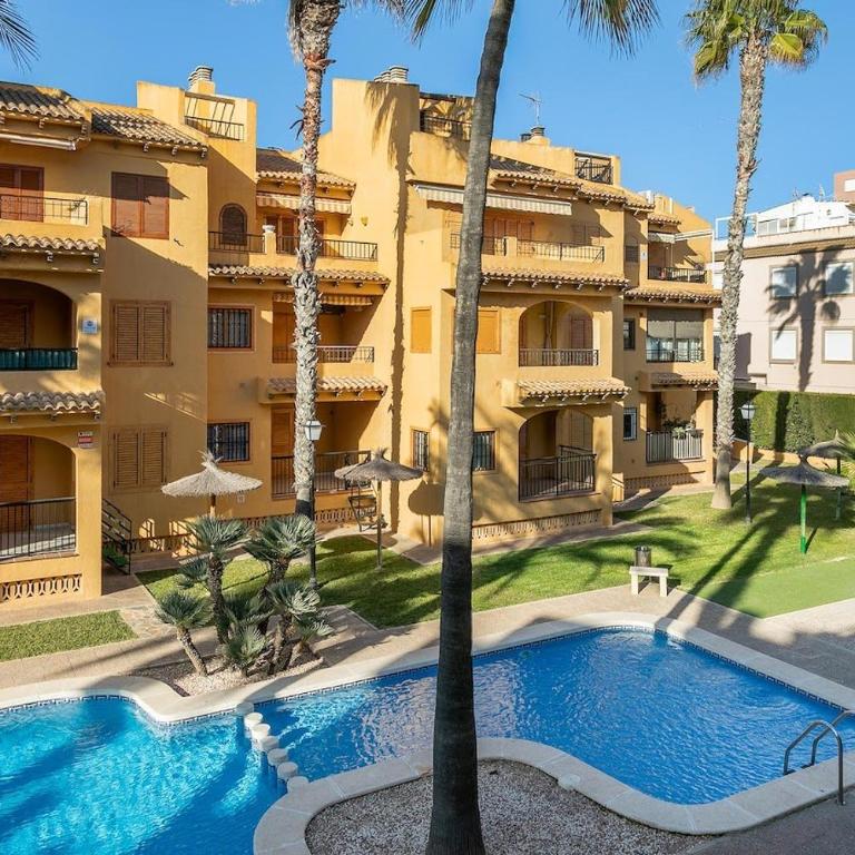 IDEAL para VERANO con PISCINA e INVIERNO con COCINA de LEÑA - Apartamento con vistas a la piscina - 2