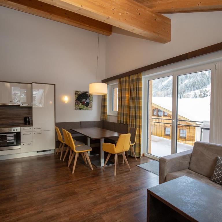 Lux Appartements - Apartment mit 3 Schlafzimmern und Balkon - 14