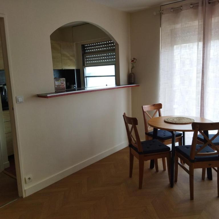 Paris 2 pièces rénové - Appartement 1 Chambre - 6
