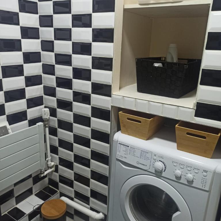 Paris 2 pièces rénové - Appartement 1 Chambre - 24