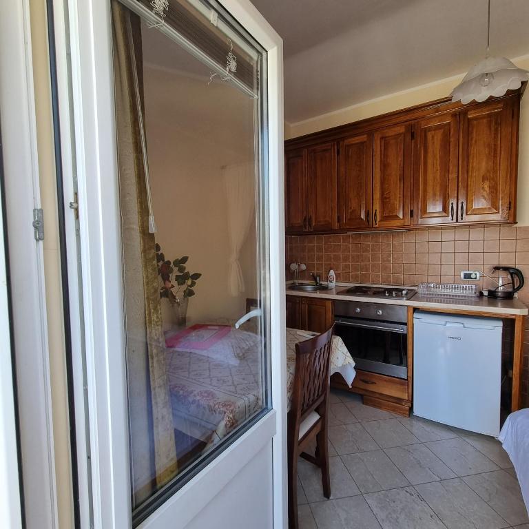 lovely apartment on the sea shore, with a view and free Wi-Fi - Apartman sa 1 Spavaćom Sobom - 14