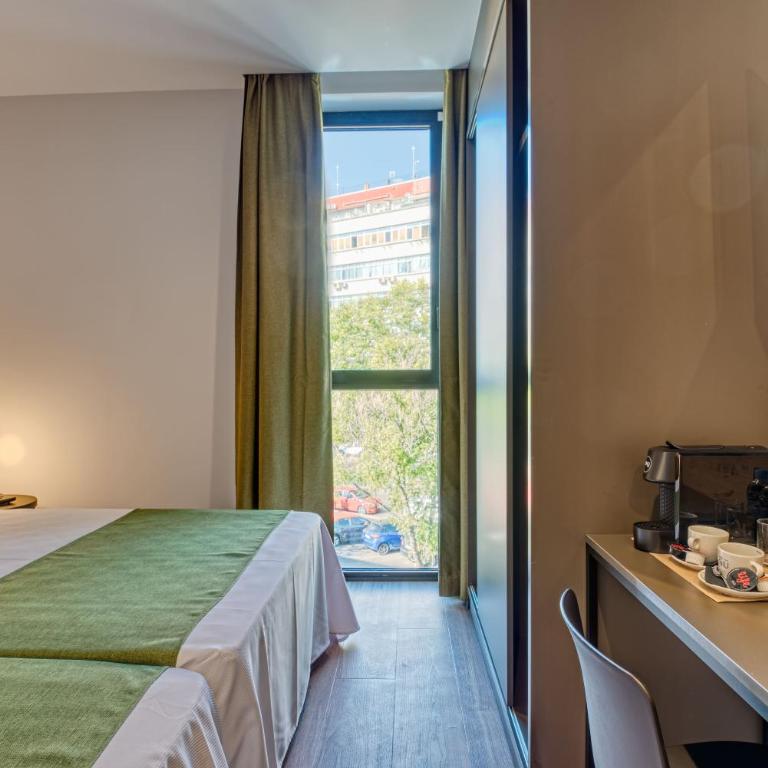 DWO Colours Alcalá - Double Room (2 Adults + 1 Child) - 2