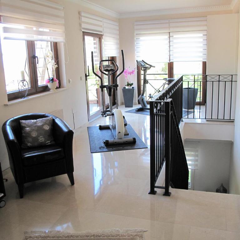 Villa in La Cala de Mijas - Three-Bedroom Villa - 13