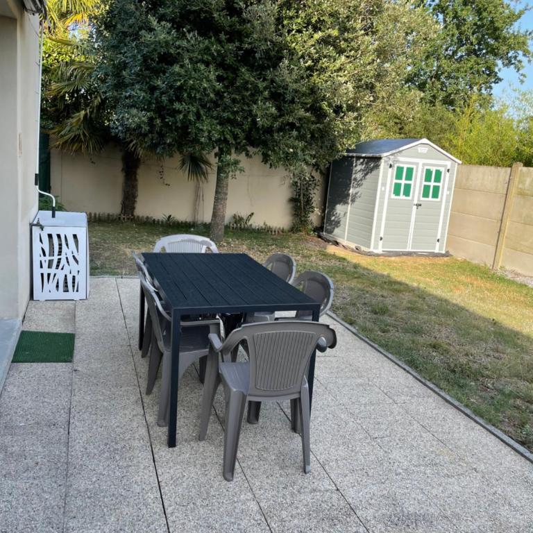 Superbe appartement proche de tout, climatisé. - Two-Bedroom Apartment - 3