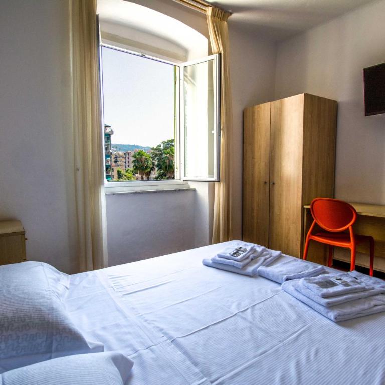 Hotel San Pietro Chiavari - Camera Matrimoniale/Doppia con Letti Singoli - 1