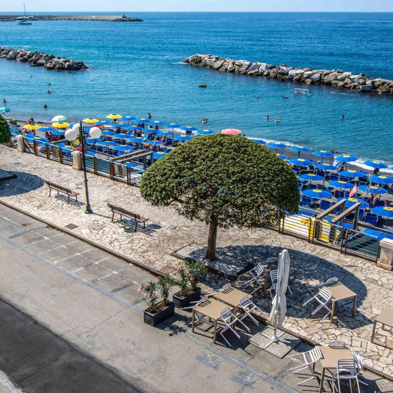 Hotel San Pietro Chiavari - Camera Tripla con Vista Mare - 2