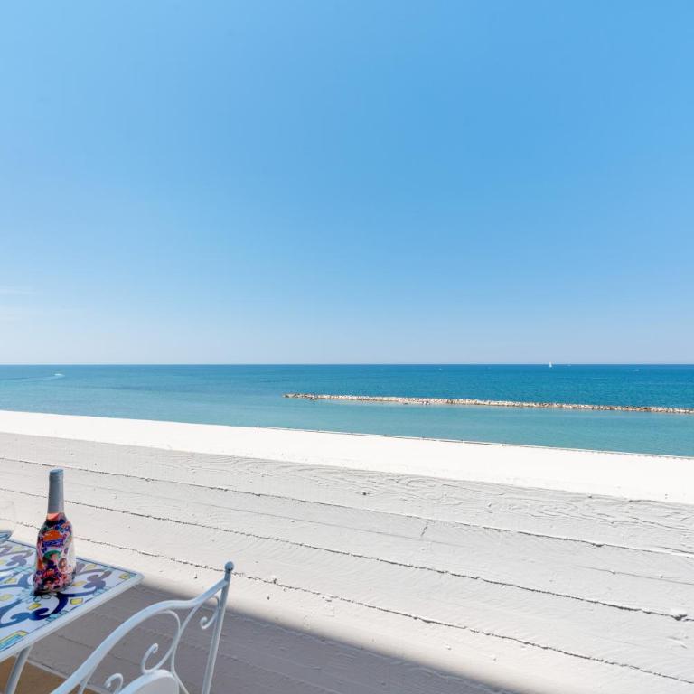 GuestHost - Waterfront Apartment with seaview balcony - Appartamento con Vista Mare - 4