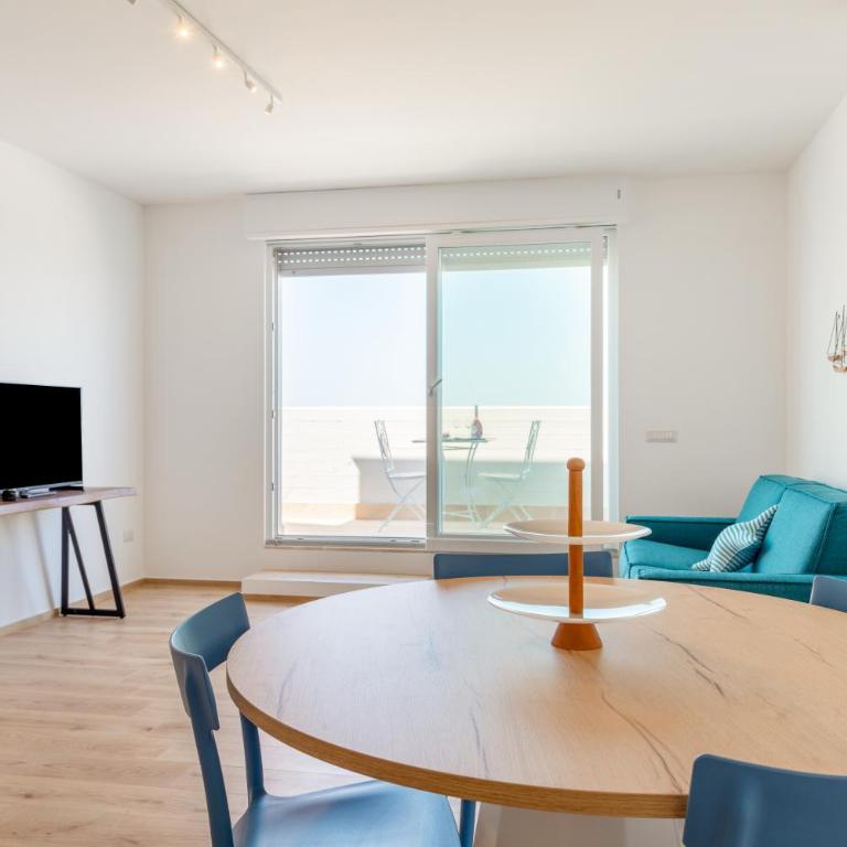 GuestHost - Waterfront Apartment with seaview balcony - Appartamento con Vista Mare - 2