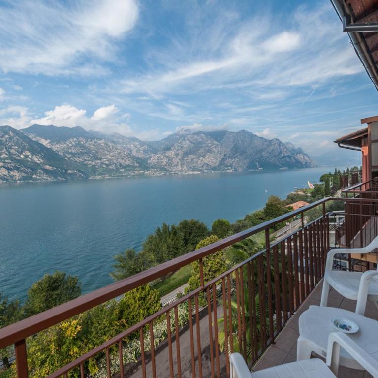 Hotel Villa Carmen - Camera Matrimoniale con Balcone e Vista Lago - 2