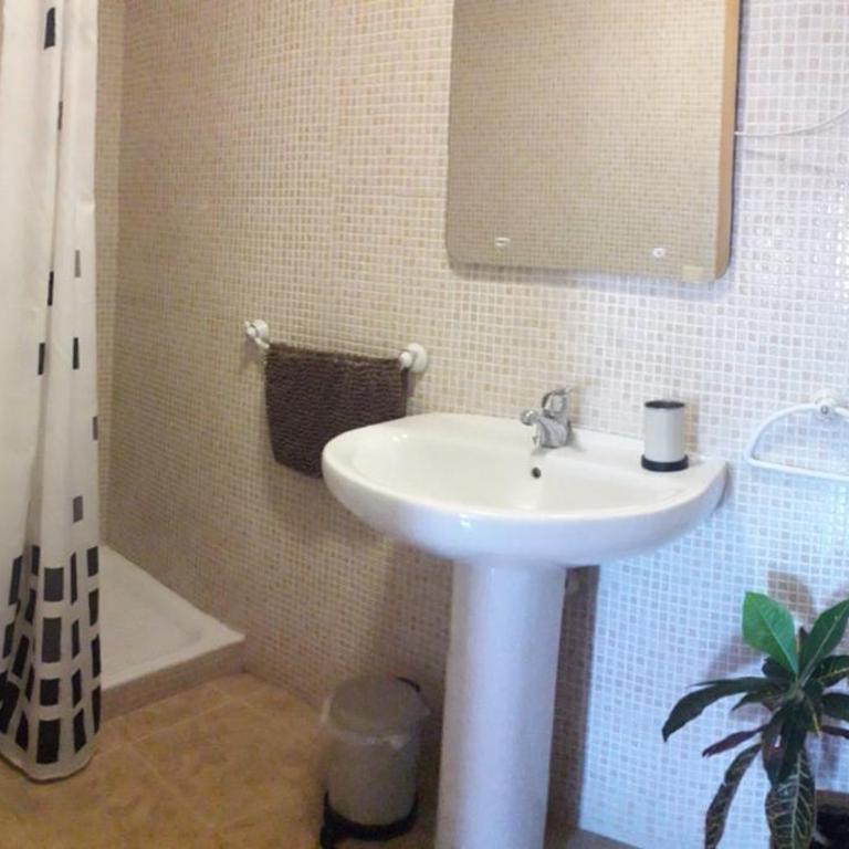 El Descanso - Three-Bedroom Apartment - 12