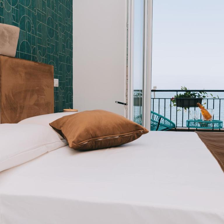 FronteMare Suite - Deluxe Double Room with Balcony and Sea View - 10
