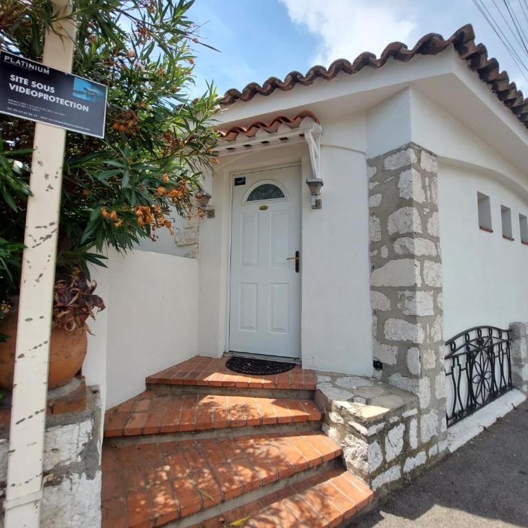 Sea view front beach apartment deluxe near Nice airport - Apartamento de 1 dormitorio - 13
