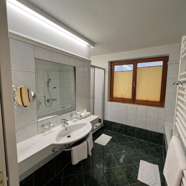 Hotel Goldener Stern - Superior Vierbettzimmer - 2
