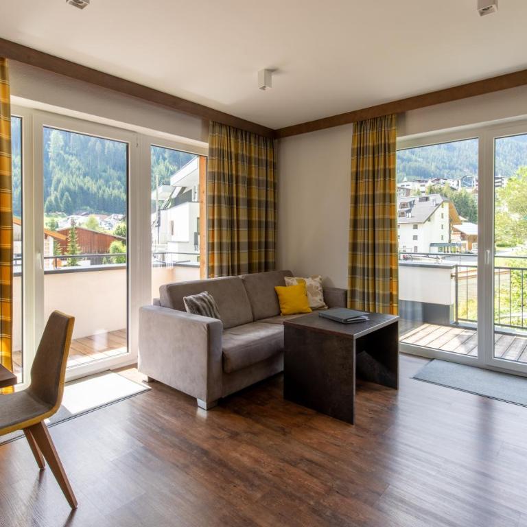 Lux Appartements - Apartment mit 3 Schlafzimmern und Balkon - 1