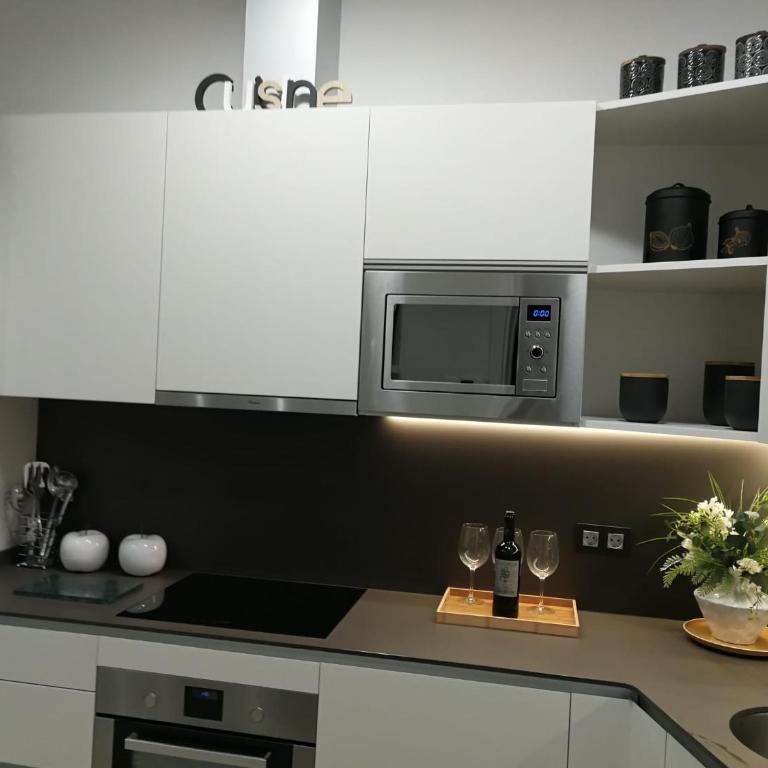 Glory Suite Zurriola Beach with AC - Apartamento de 1 dormitorio - 4