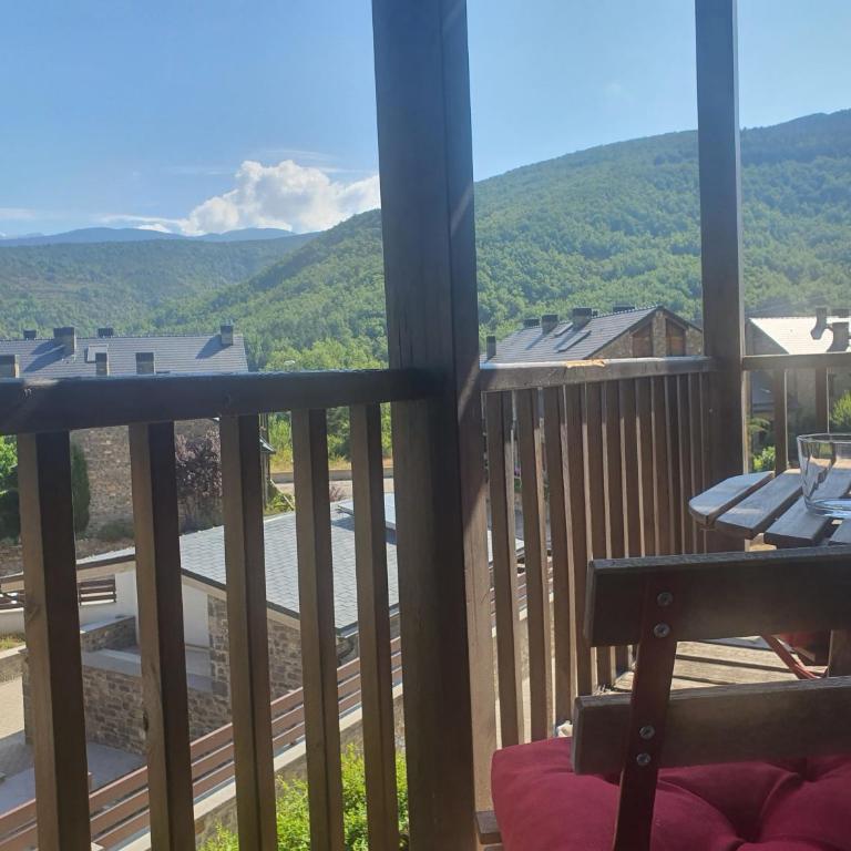 VUT-HU-22-247 Fabuloso Apartamento con vistas a la montaña El Abedul Luga 23 Castiello de Jaca - Appartamento con 2 Camere da Letto - 8