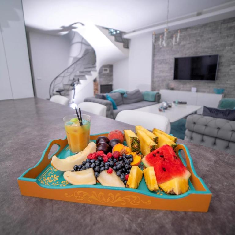 Riverside Plaza - Vila - 6