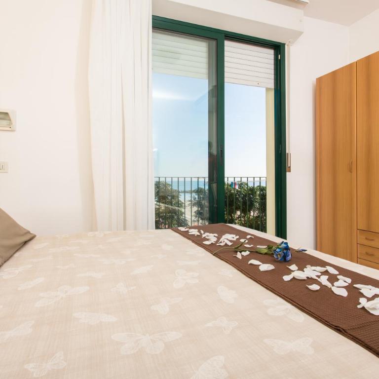 Hotel Emilia - Dreibettzimmer mit Balkon - 3