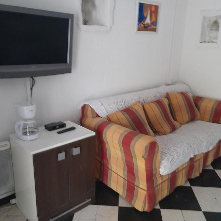 le patio des garrigues - Double or Twin Room with Terrace - 6