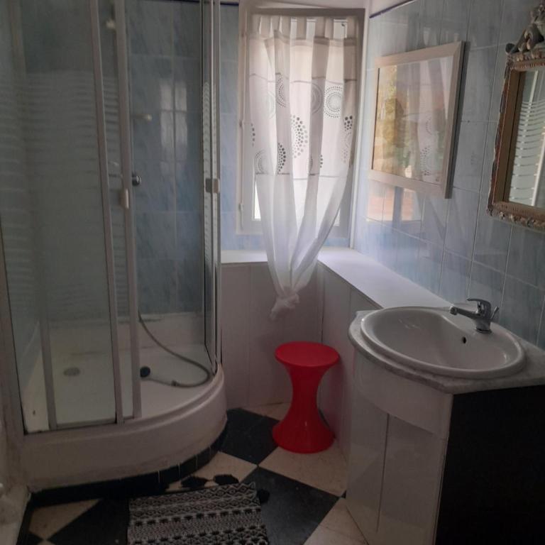 le patio des garrigues - Double or Twin Room with Terrace - 3