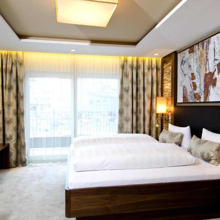 Hotel Garni Astoria - Comfort Doppelzimmer mit Balkon - 8